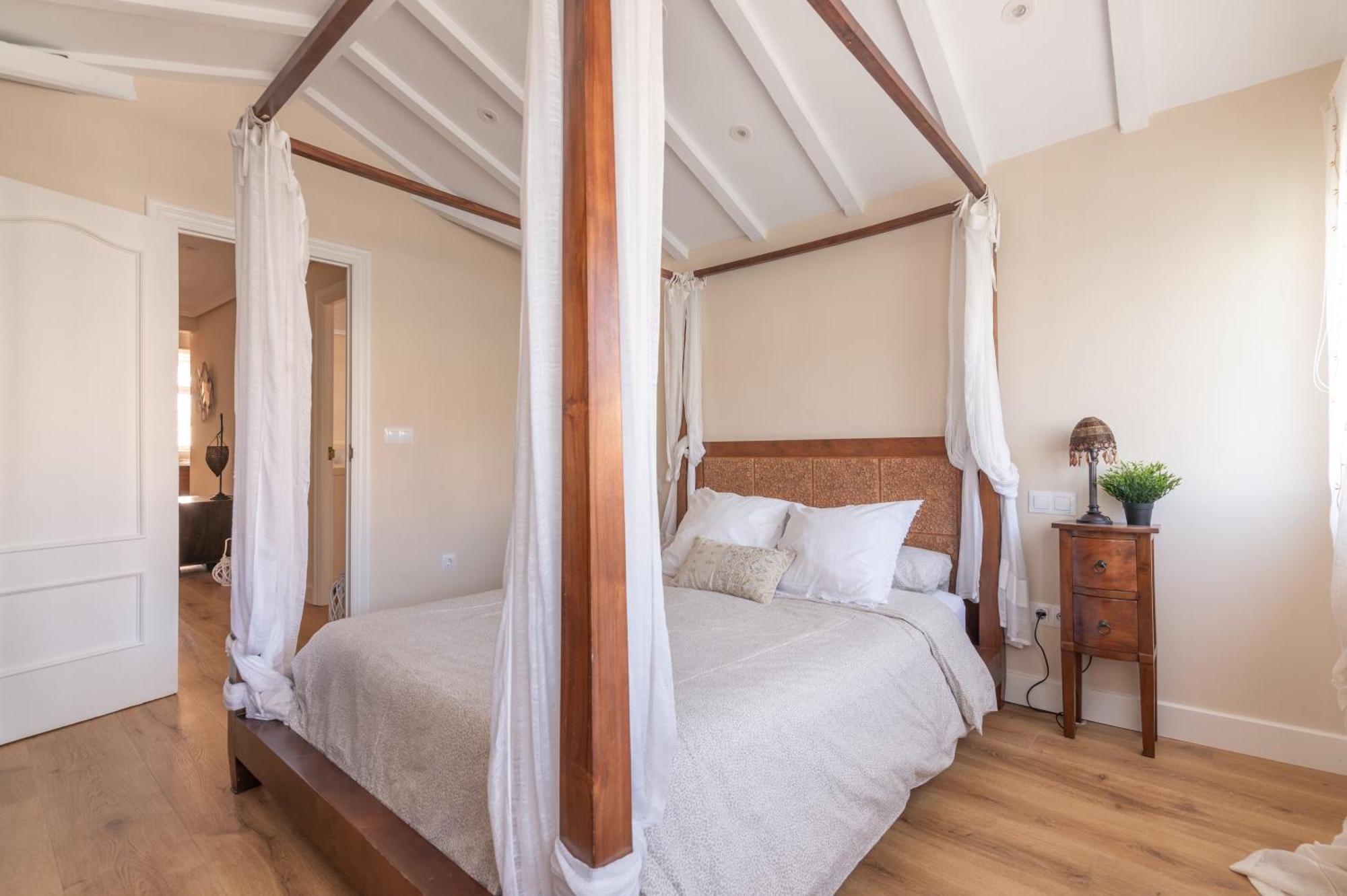 Clasico Y Espacioso Apartamento En Pleno Centro De Santander *
