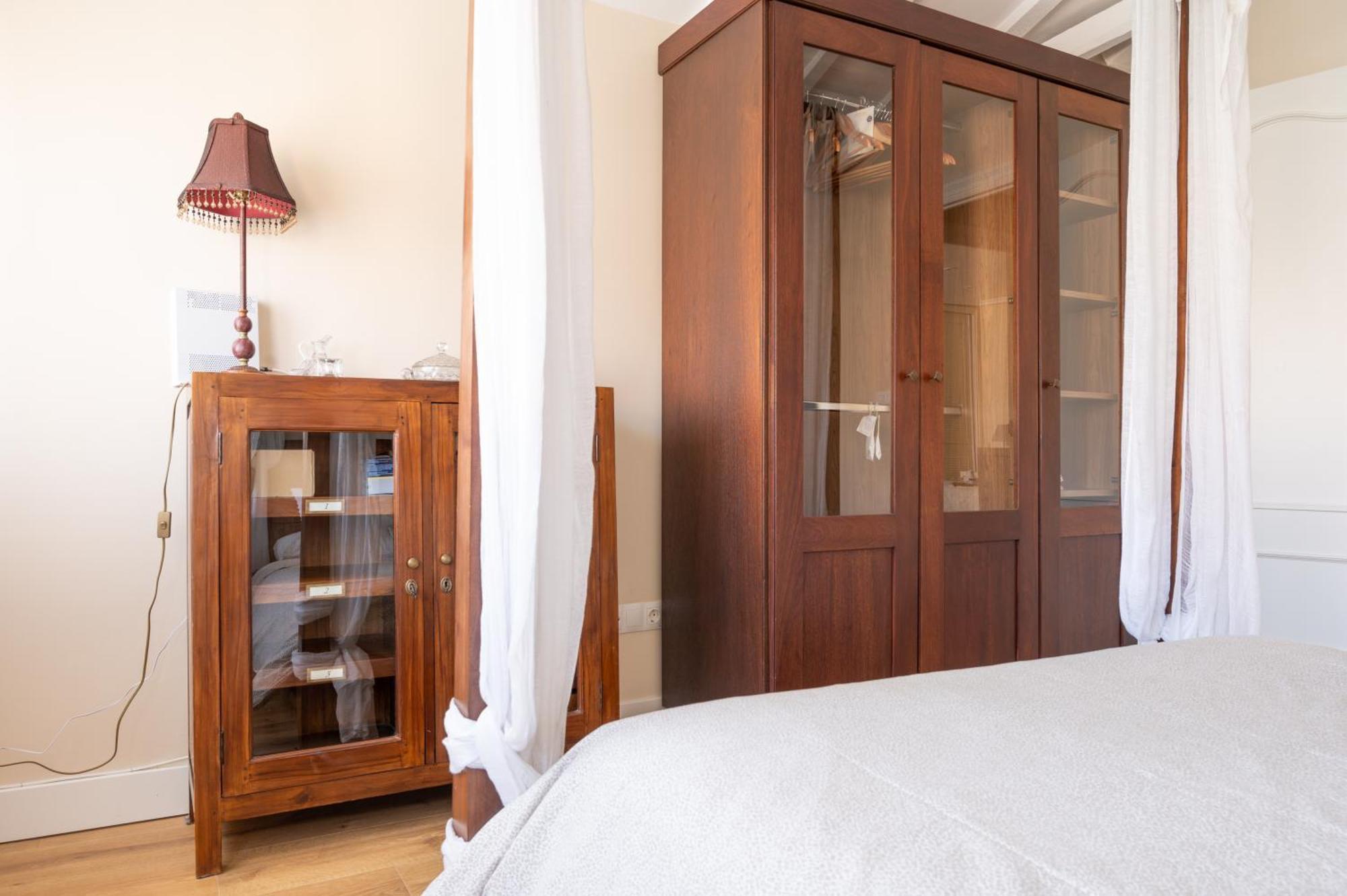 Clasico Y Espacioso Apartamento En Pleno Centro De Santander *