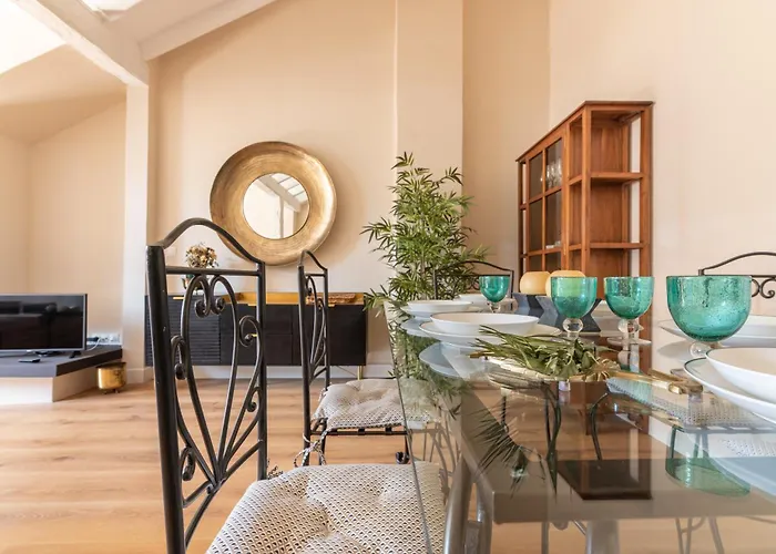 Clasico Y Espacioso Apartamento En Pleno Centro De Santander