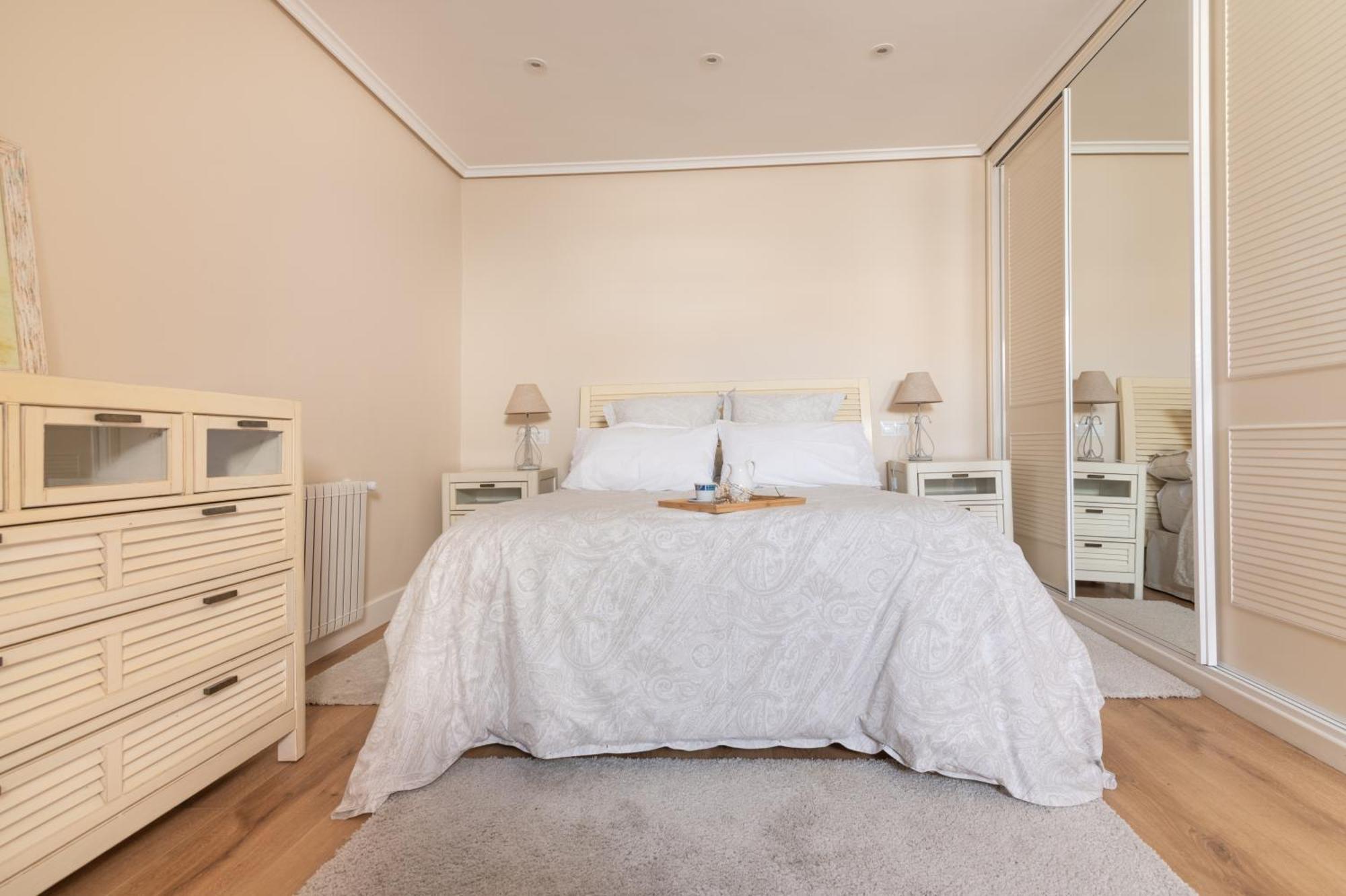 Clasico Y Espacioso Apartamento En Pleno Centro De Santander *